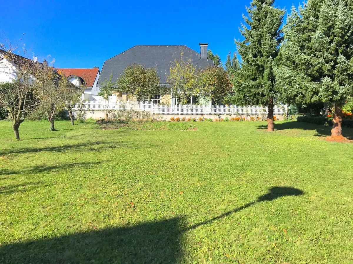Villa Orchard Frankfurt Bed & Breakfast Kriftel