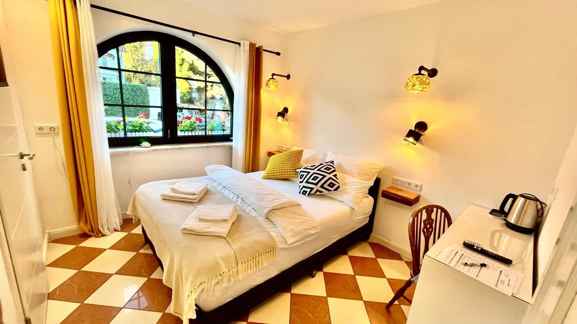 Villa Orchard Frankfurt Bed & Breakfast