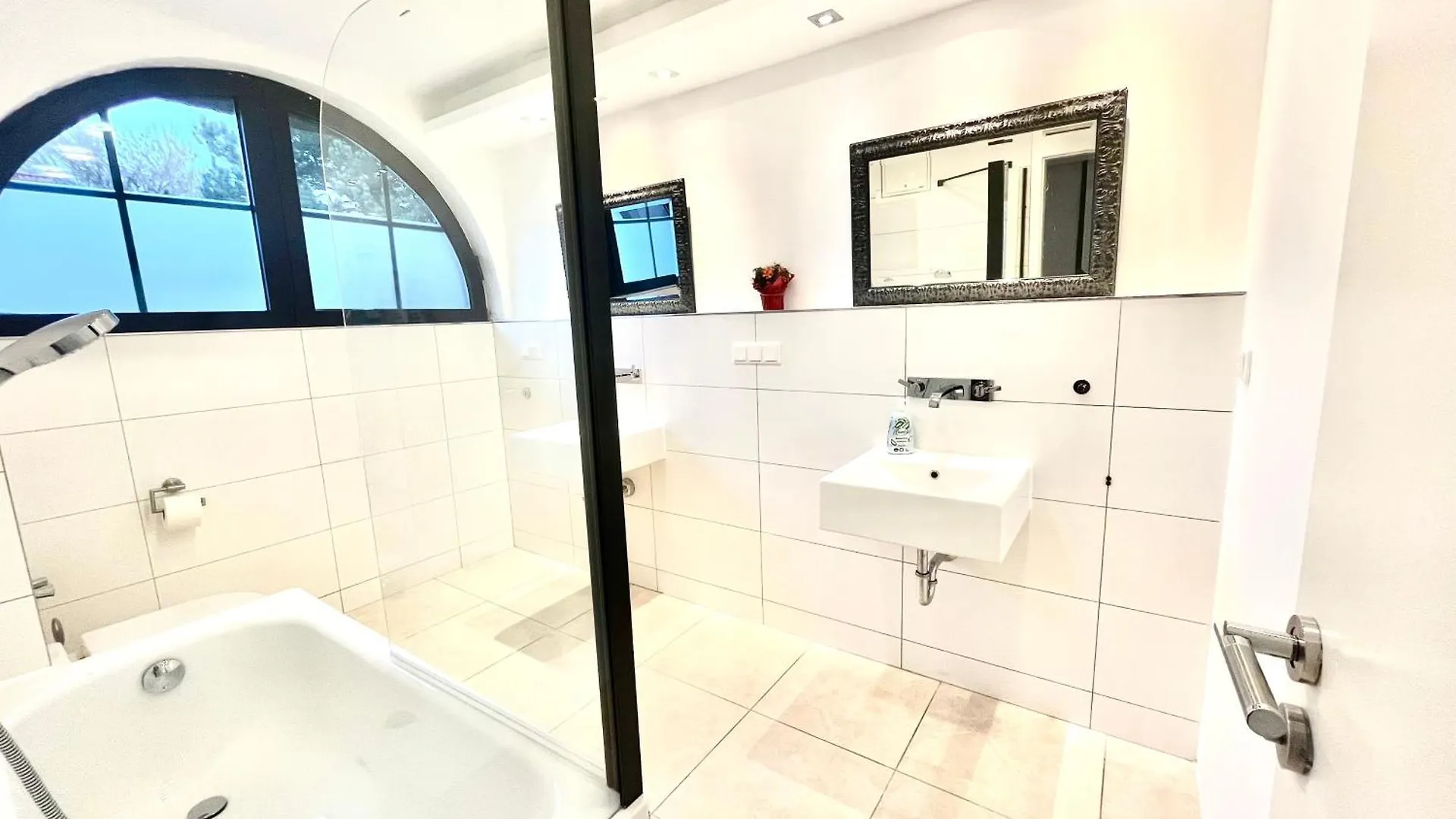 Villa Orchard Frankfurt Kriftel Nocleg ze śniadaniem